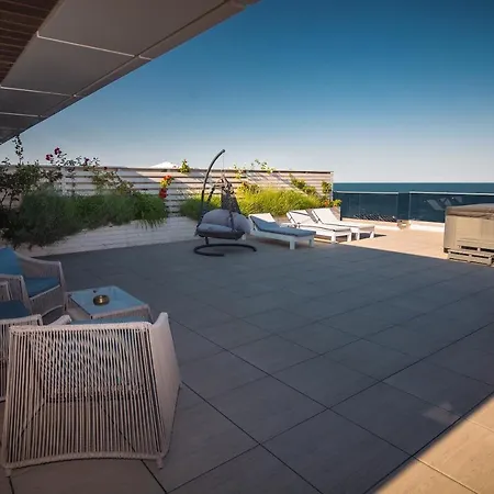 Aparthotel Novum By The Sea 4*